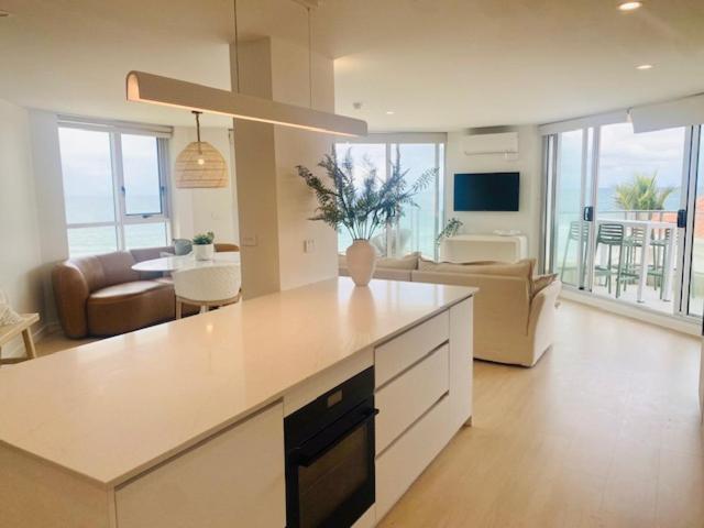 Foreshore Beachfront Apartments Голд-Кост Екстер'єр фото